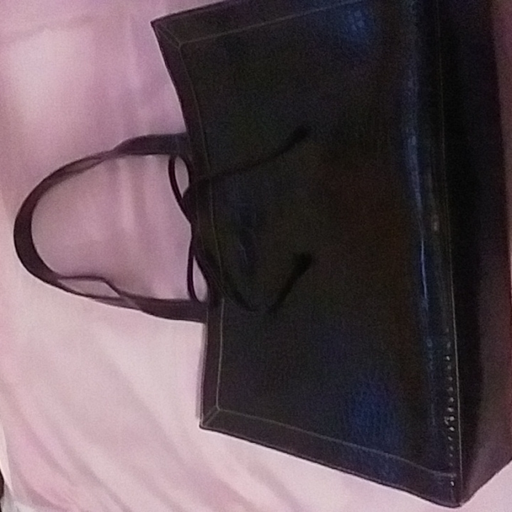 Amazing gorgeous Liz Claiborne satual tote  purse like new excellent condition